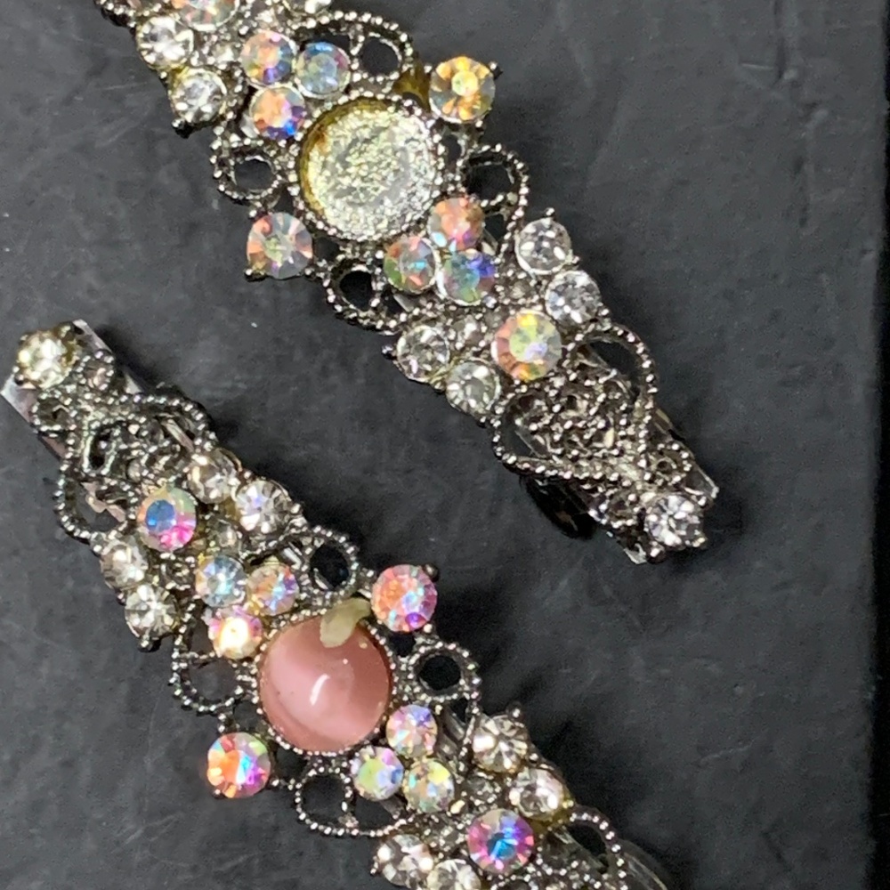 2 hair clips with crystals and beads